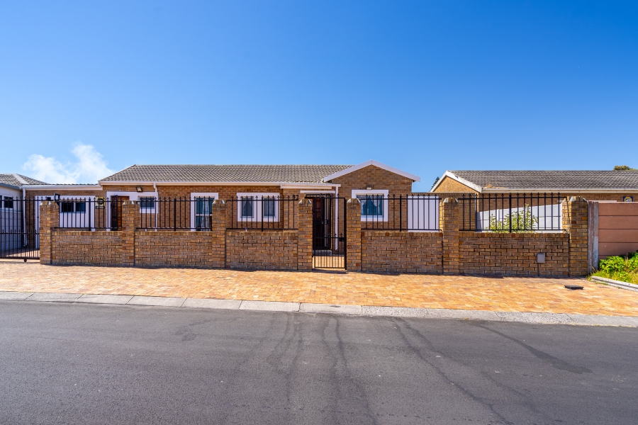 5 Bedroom Property for Sale in Ottery Western Cape